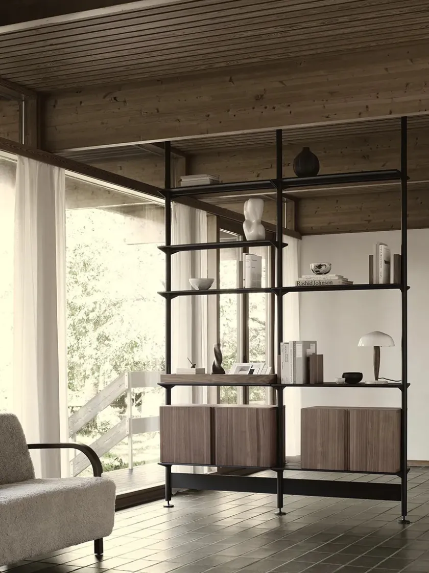 String Furniture Pira G2 Floor-to-Ceiling Shelving Bundle A fra String> Reolsystemer