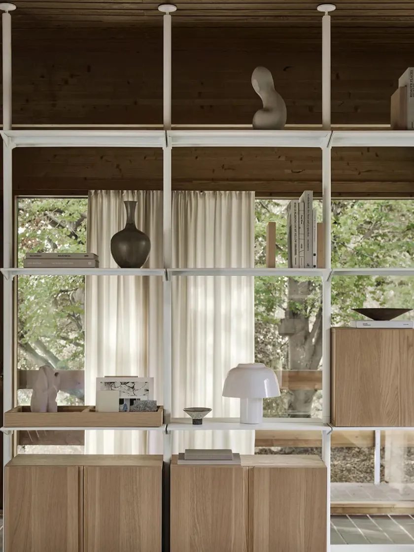 String Furniture Pira G2 Floor-to-Ceiling Shelving Bundle C fra String> Reolsystemer