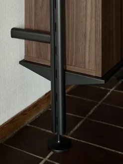 String Furniture Pira G2 Floor-to-Wall Shelving Bundle B fra String> Reolsystemer