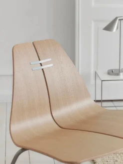Fritz Hansen PK23 Lounge Chair, walnut/steel af Poul Kjærholm><noscript><img width=