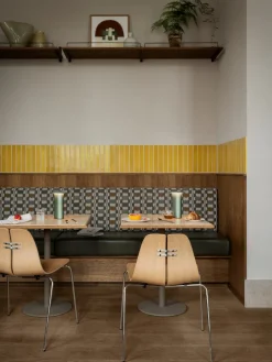 Fritz Hansen PK3 spisebordsstol, sort ask af Poul Kjærholm><noscript><img width=