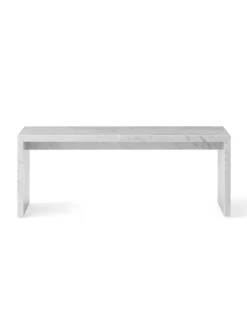 Audo Copenhagen Plinth Bridge, White carrara marble fra> Sofaborde