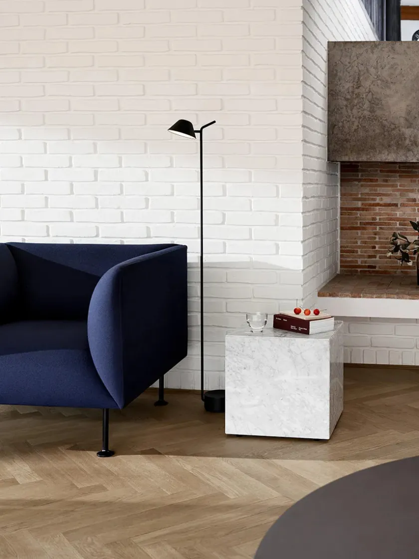 Audo Copenhagen Plinth Cubic, grey galaxy marble fra> Sideborde Og Små Borde