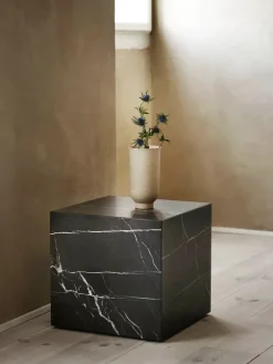 Audo Copenhagen Plinth Cubic Grey Kendzo marmor fra><noscript><img width=