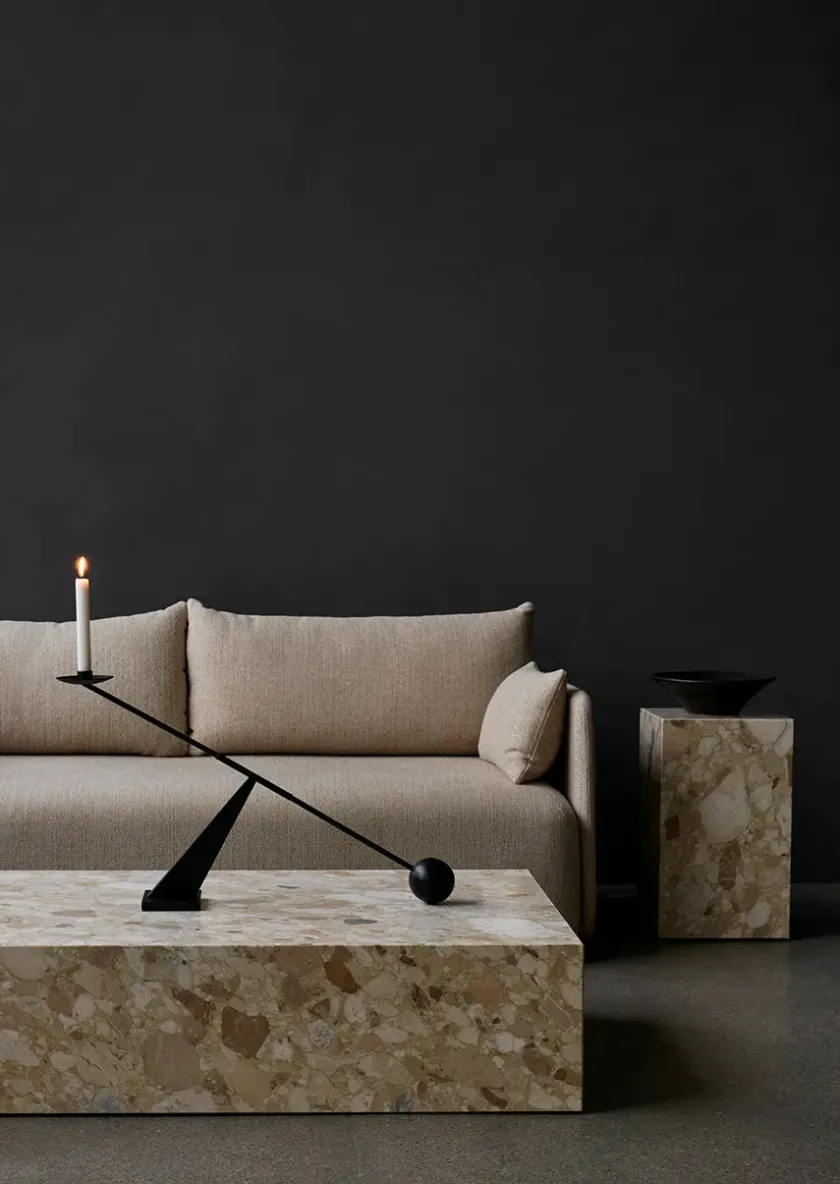 Audo Copenhagen Plinth Low, grey galaxy marble fra> Sofaborde