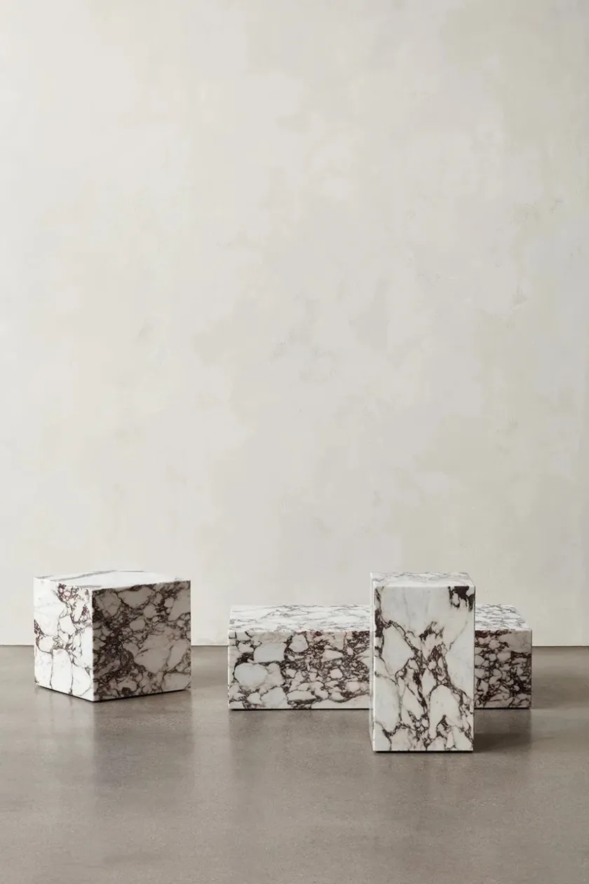 Audo Copenhagen Plinth Tall, grey galaxy marble fra> Sideborde Og Små Borde