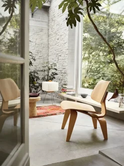 Vitra Plywood Group LCW, valnød fra><noscript><img width=