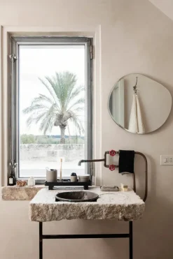 Ferm Living Pond Mirror lille, Dark Chrome fra> Spejle