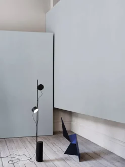 Muuto Post Floor Lamp fra><noscript><img width=