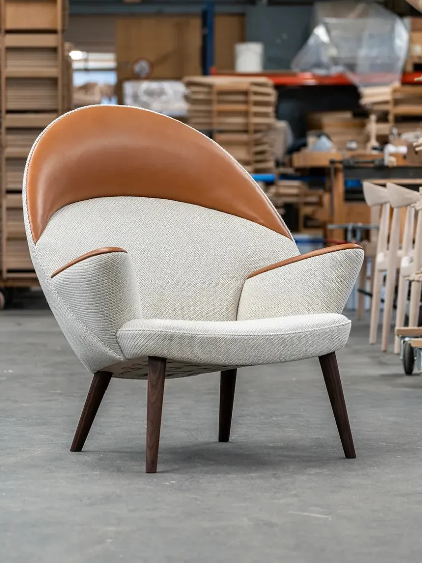 PP Møbler PP521 Den Polstrede Påfugl af Hans J. Wegner> Loungestole|Lænestole
