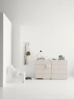 String Furniture Relief Kommode, bred fra String><noscript><img width=