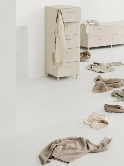 String Furniture Relief Kommode, lav fra String><noscript><img width=
