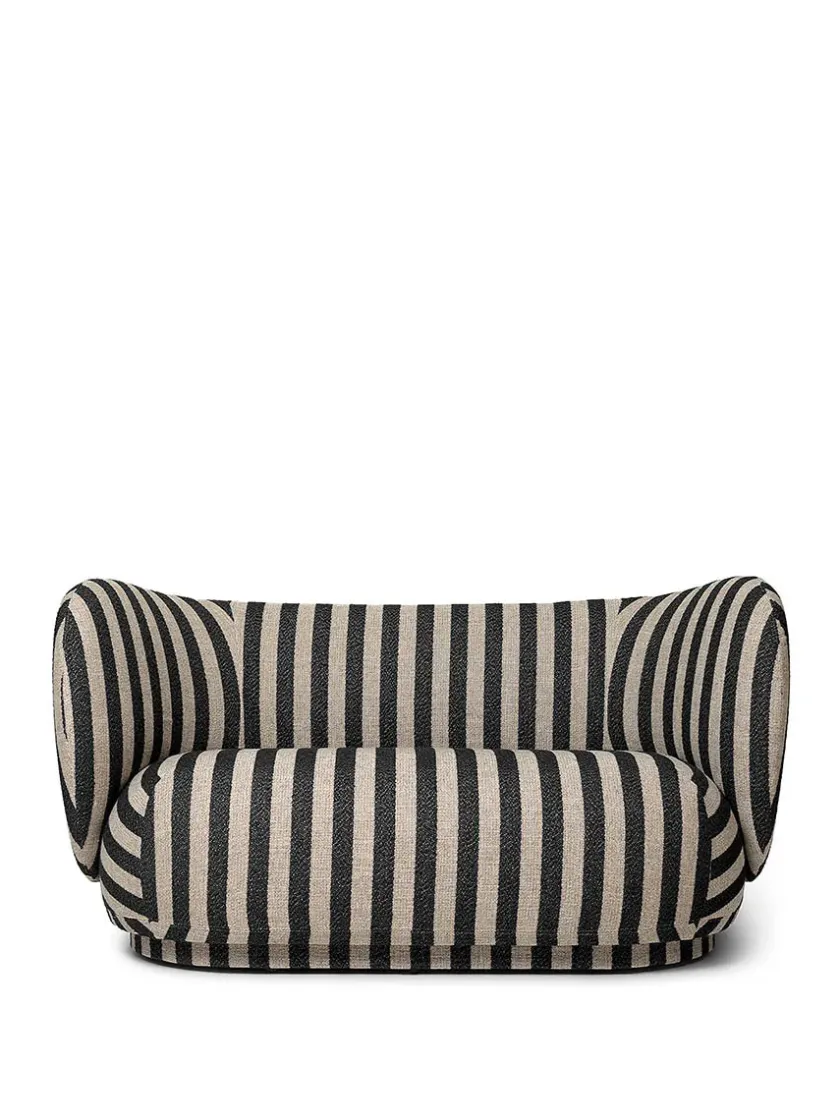 Ferm Living Rico Sofa 2-seater Cilla Taupe fra> Sofaer
