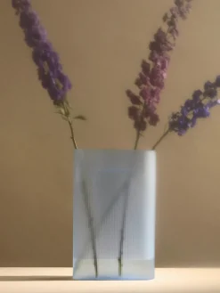 Muuto Ridge Vase, light blue frosted glass fra><noscript><img width=