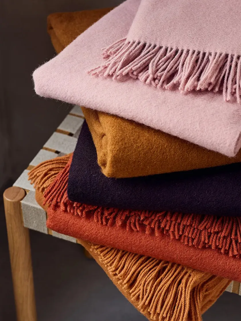 Silkeborg Uldspinderi Season Plaid, beetroot fra> Puder Og Plaider