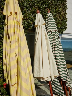 Fritz Hansen Skagerak Messina Parasol Ø300, Light Apricot/Dark Green Stripes fra><noscript><img width=