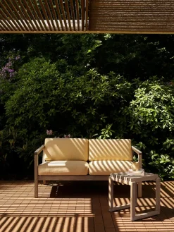 Fritz Hansen Skagerak Virkelyst 2 pers. Sofa, Golden Yellow Stripe fra><noscript><img width=