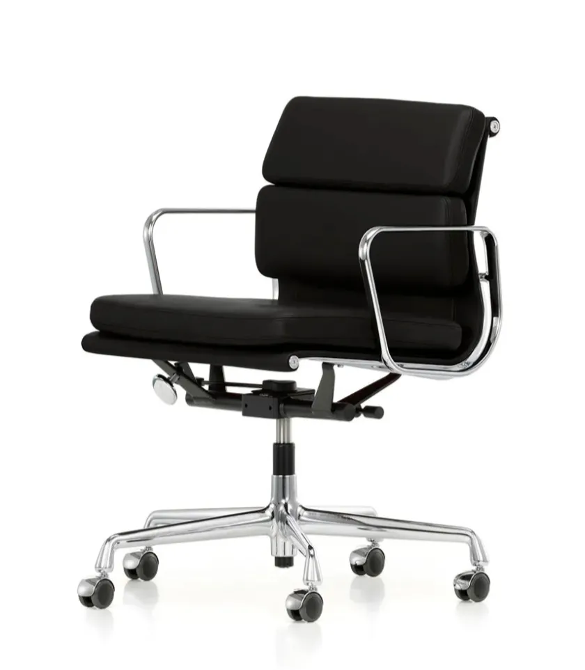 Vitra Soft Pad Chair EA 217 Kontorstol, sort læder/krom stel fra> Kontorstole