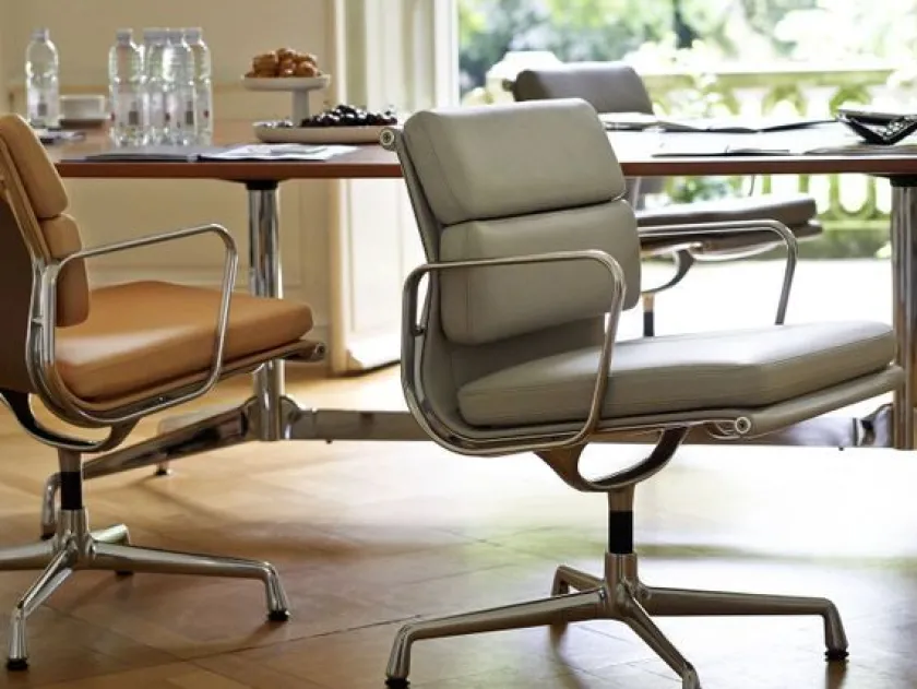 Vitra Soft Pad Chair EA 217 Kontorstol, sort læder/krom stel fra> Kontorstole