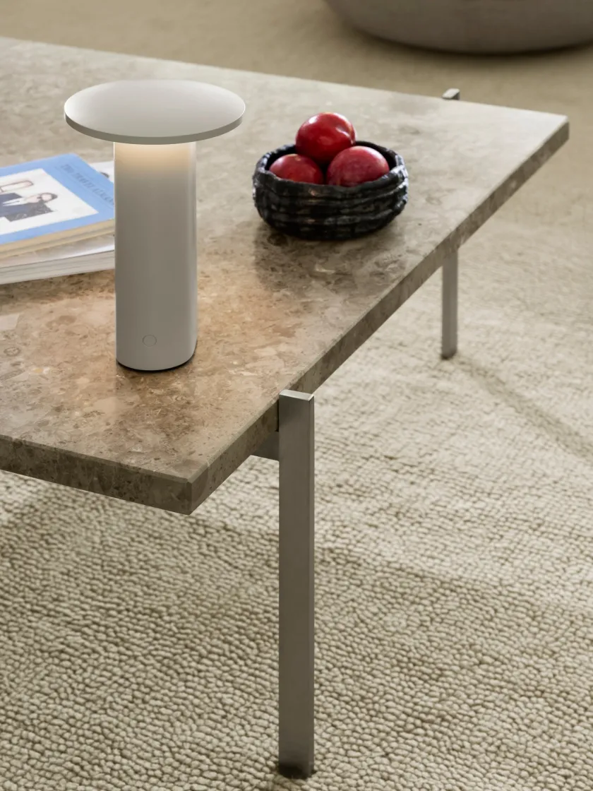 Fritz Hansen Solae Portable lampe af Cecilie Manz> Portable Lamper|Spots