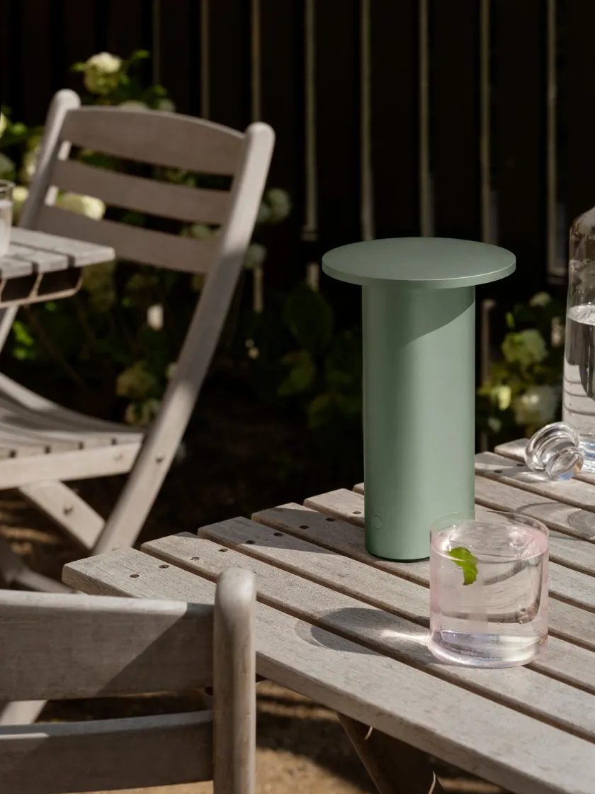 Fritz Hansen Solae Portable lampe af Cecilie Manz> Portable Lamper|Spots
