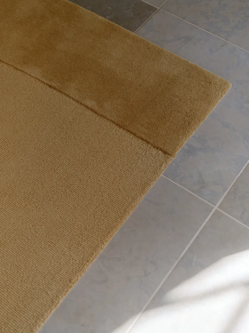Linie Design Split Plains Tæppe, Beige fra> Gulvtæpper