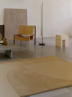 Linie Design Split Plains Tæppe, Mustard fra> Gulvtæpper