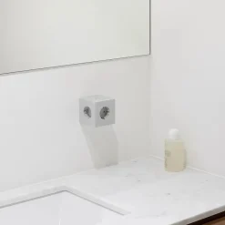 Avolt Square 2 Stikdåse med USB, sort fra><noscript><img width=