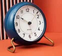 Arne Jacobsen Clocks Station Bordur, grøn af Arne Jacobsen><noscript><img width=