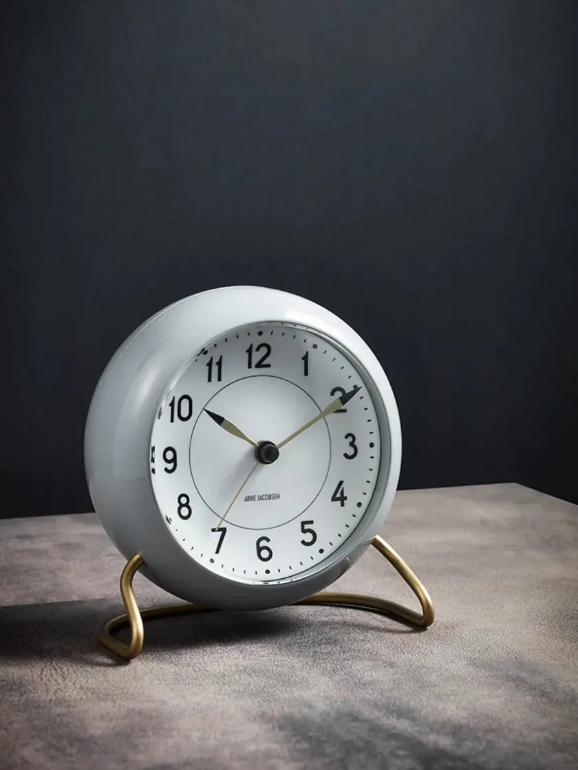 Arne Jacobsen Clocks Station Bordur, sort af Arne Jacobsen> Gaver Til Ham