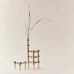 STOFF Nagel Vase, messing fra> Vaser