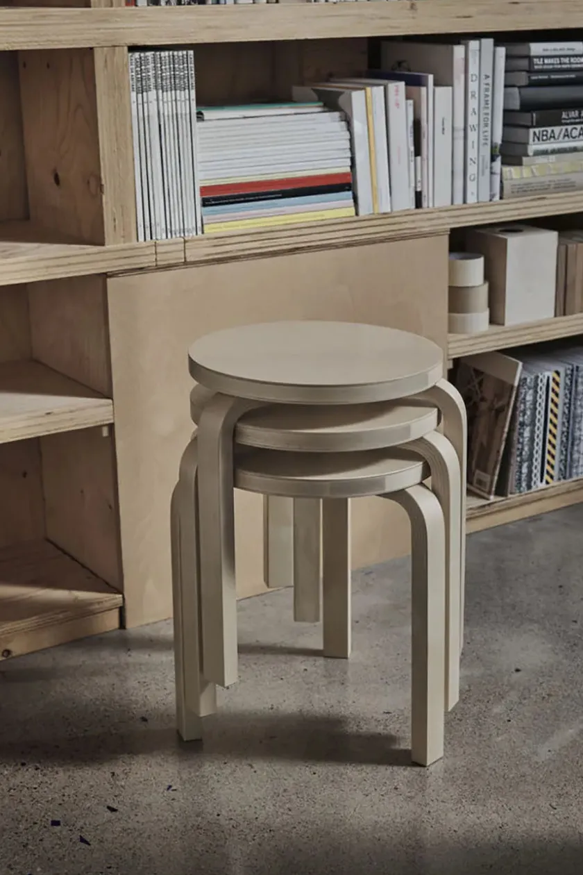 Artek Stool E60, sortlakeret fra> Skamler