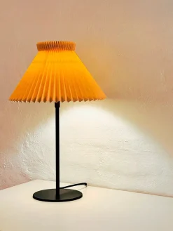 Le Klint 334T Bordlampe, moss green fra><noscript><img width=