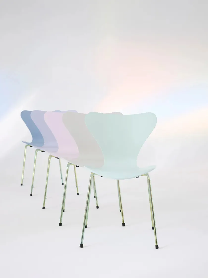 Fritz Hansen 70th Anniversary Edition 3107 Spisebordsstol, 7:14 AM Blue af Arne Jacobsen> Spisebordsstole
