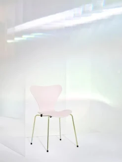Fritz Hansen 70th Anniversary Edition 3107 Spisebordsstol, 7:14 AM Green af Arne Jacobsen><noscript><img width=