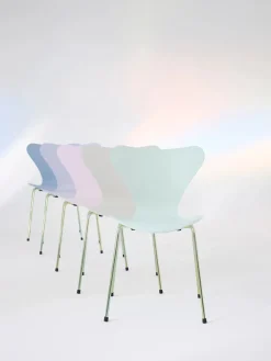 Fritz Hansen 70th Anniversary Edition 3107 Spisebordsstol, 7:14 AM Pink af Arne Jacobsen><noscript><img width=