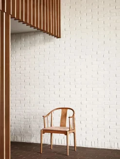 Fritz Hansen 80th Anniversary Edition Kinastolen af Hans J. Wegner><noscript><img width=