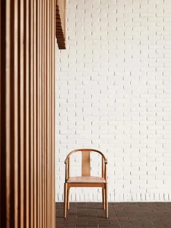 Fritz Hansen 80th Anniversary Edition Kinastolen af Hans J. Wegner><noscript><img width=