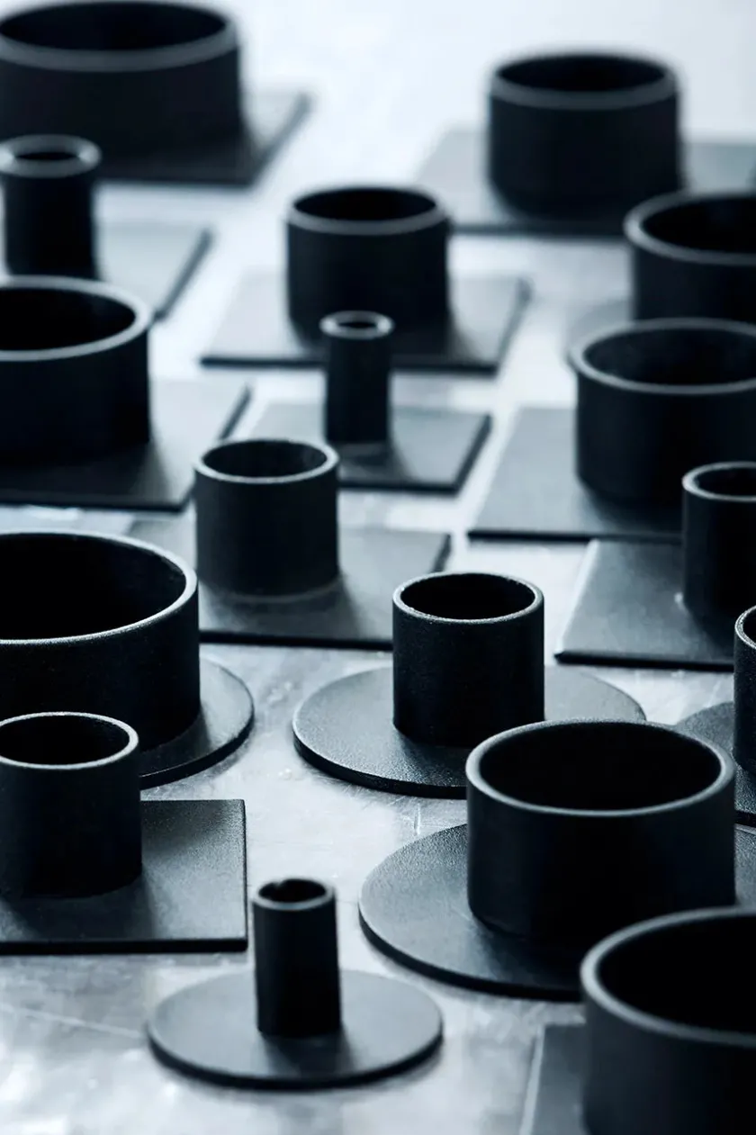 Kunstindustrien The Square lysestage Ø7 cm, sort fra> Lysestager