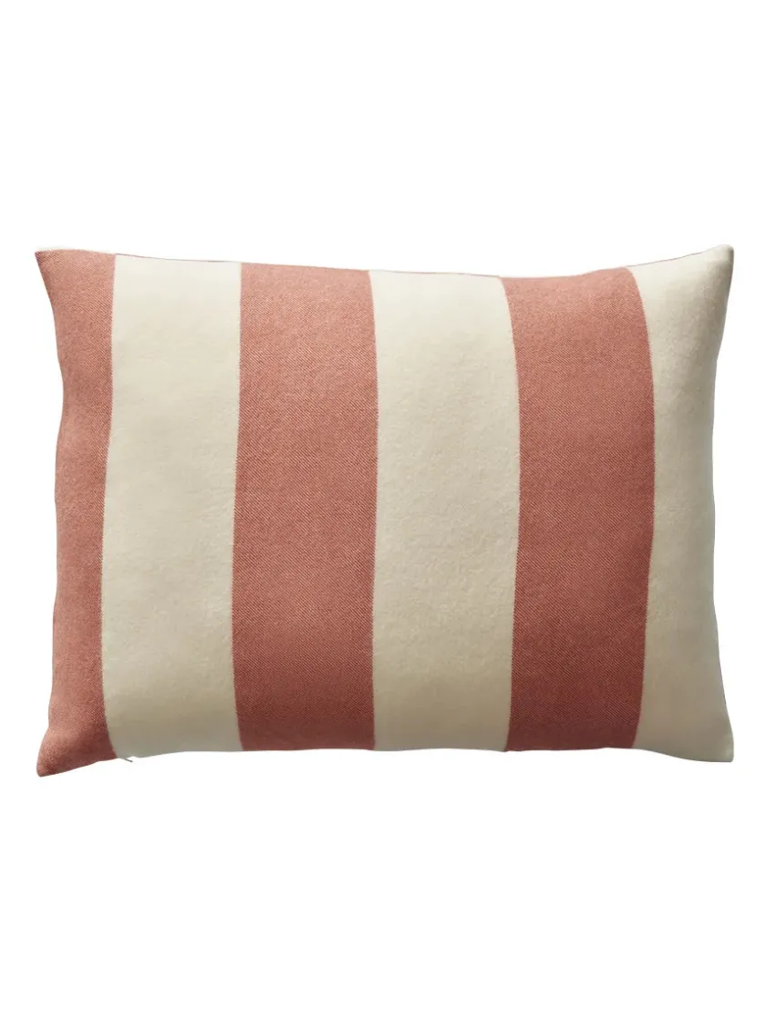 Silkeborg Uldspinderi The Sweater Cushion, blue fra> Puder Og Plaider|Puder