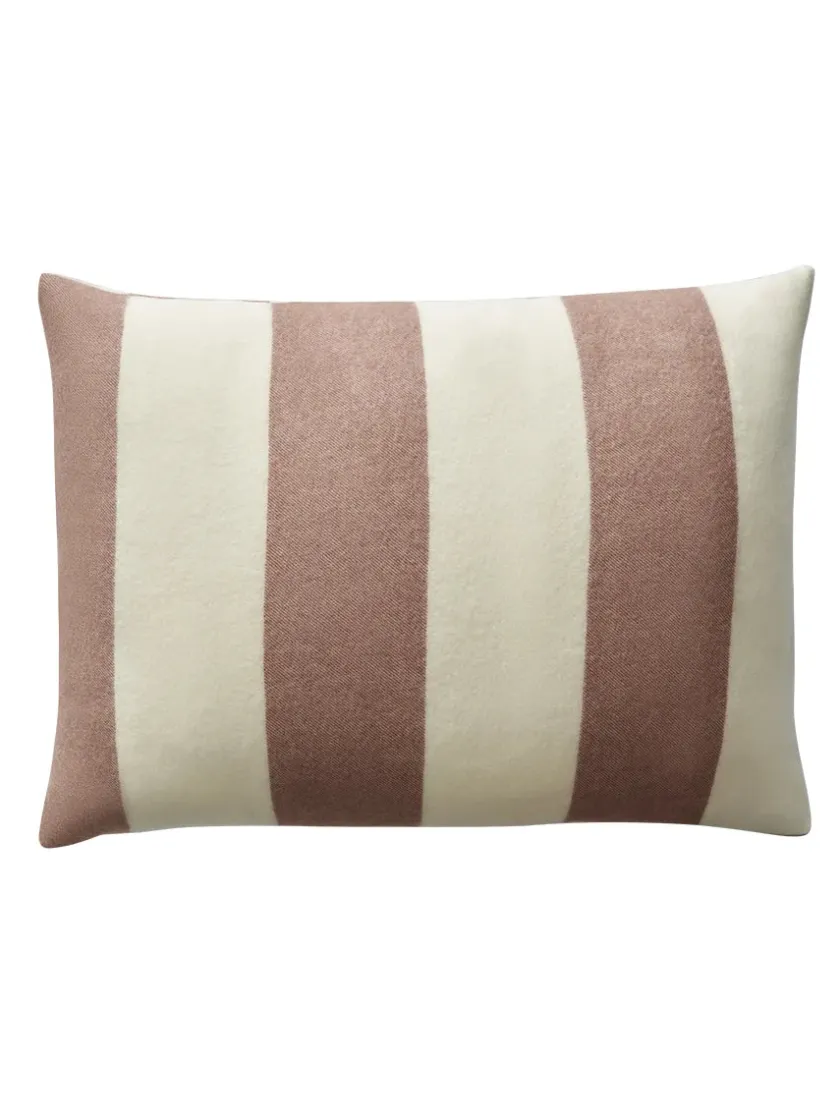 Silkeborg Uldspinderi The Sweater Cushion, blue fra> Puder Og Plaider|Puder