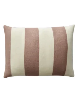 Silkeborg Uldspinderi The Sweater Cushion, brown fra> Puder Og Plaider|Puder