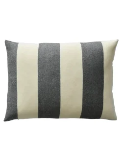 Silkeborg Uldspinderi The Sweater Cushion, cobalt fra> Puder Og Plaider|Puder