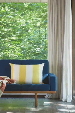 Silkeborg Uldspinderi The Sweater Cushion, golden yellow fra> Puder Og Plaider|Puder