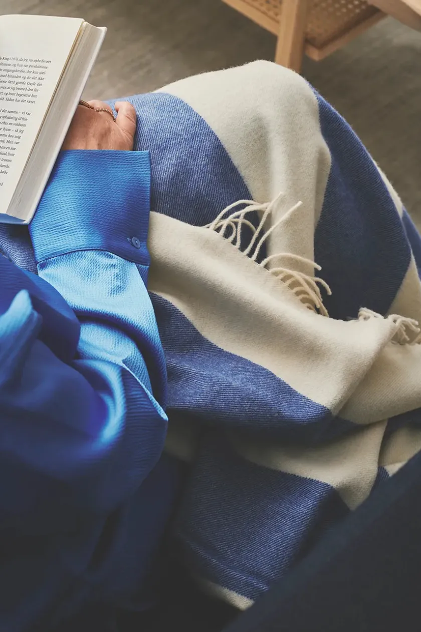 Silkeborg Uldspinderi The Sweater Plaid, blue fra> Puder Og Plaider