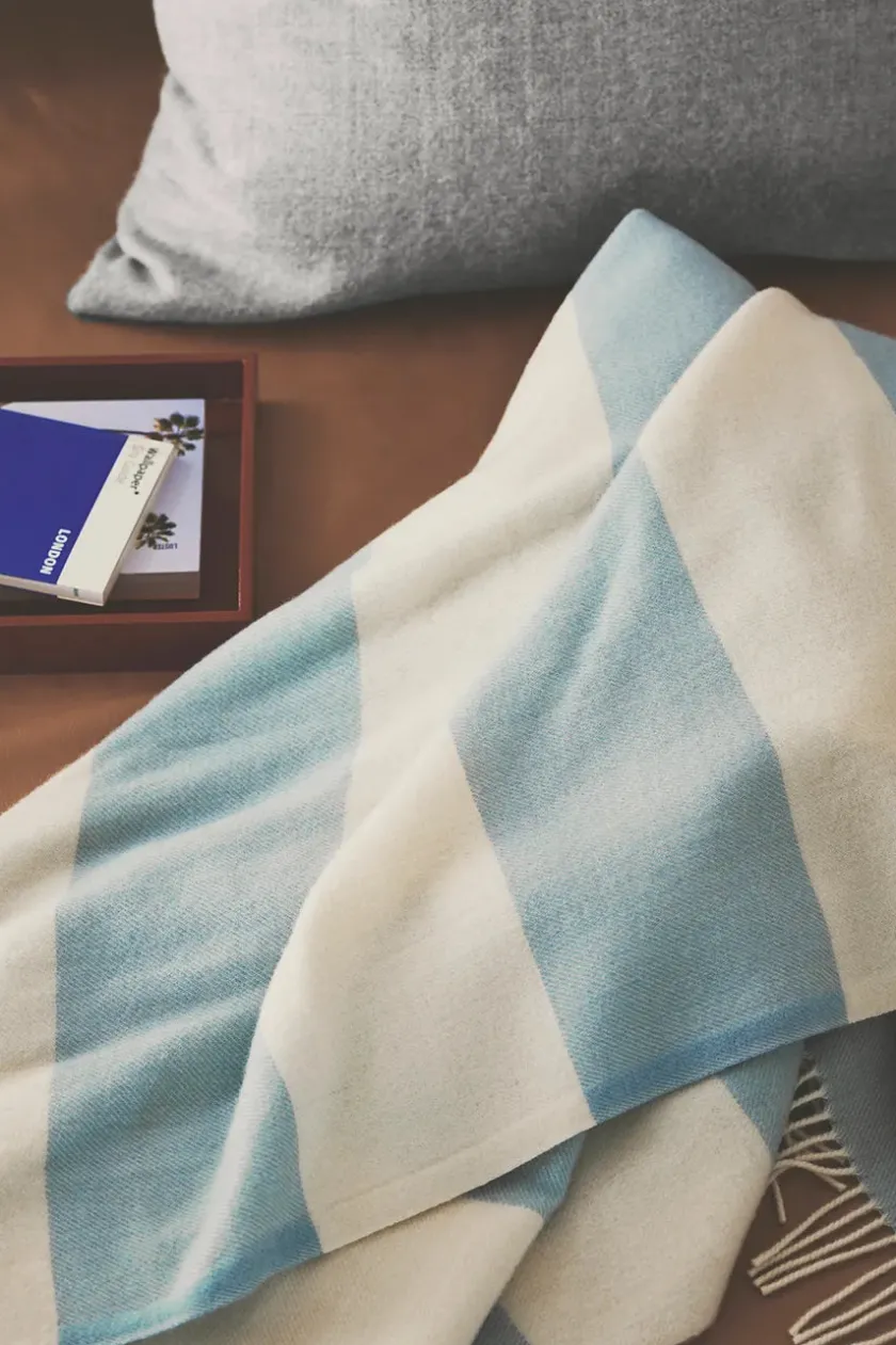 Silkeborg Uldspinderi The Sweater Plaid, yellow fra> Gaver Til Hende|Puder Og Plaider