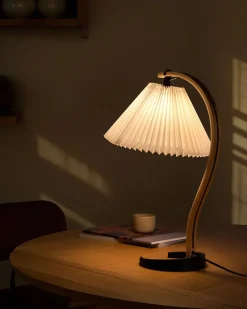 GUBI Timberline Table Lamp fra><noscript><img width=