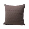 Fritz Hansen Trapez Pude 50x50 i earth brown af Arne Jacobsen> Puder Og Plaider|Puder