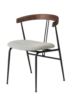 GUBI Violin Dining Chair, american walnut fra><noscript><img width=