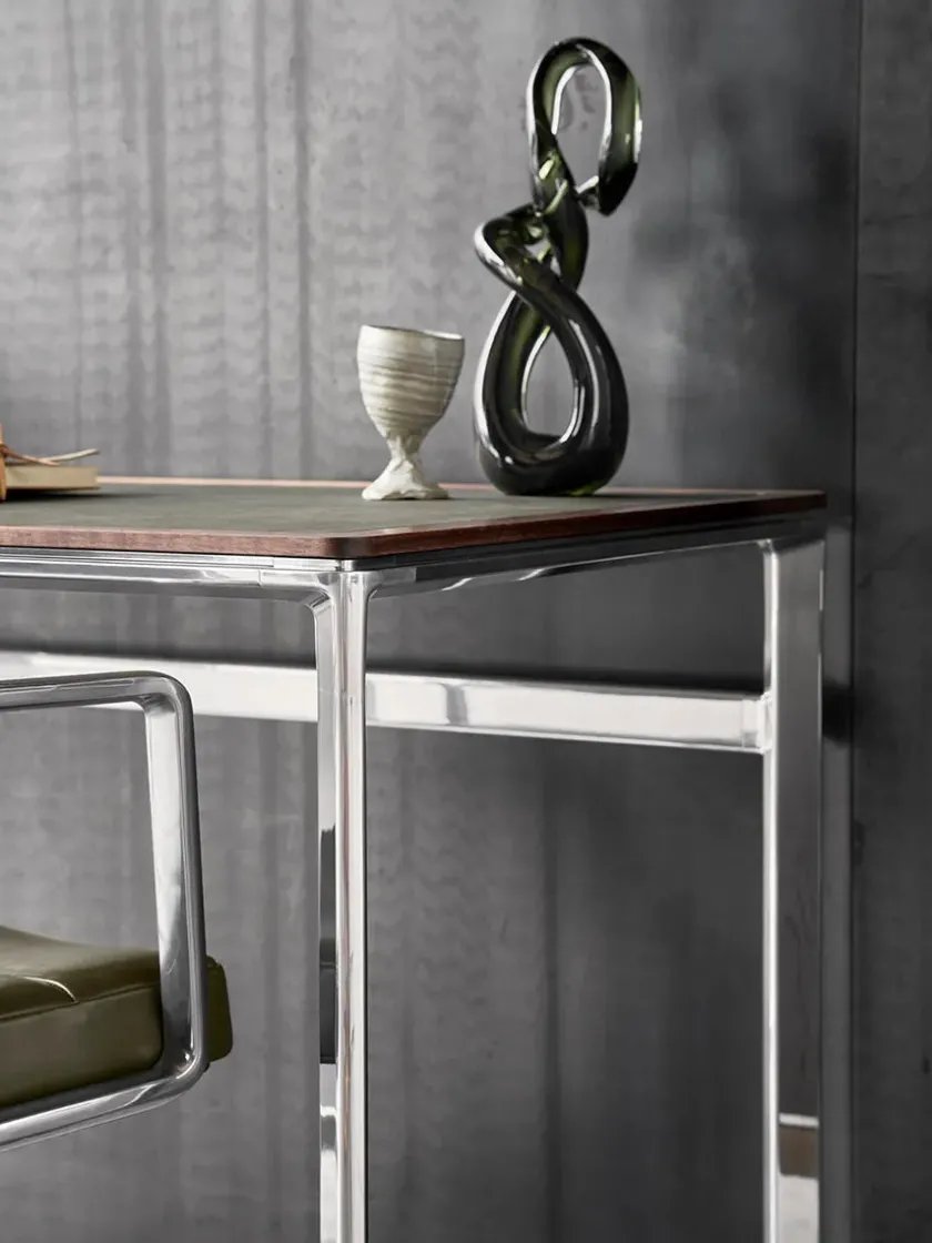 Vipp 430 Studio Desk, camel leather fra> Skriveborde